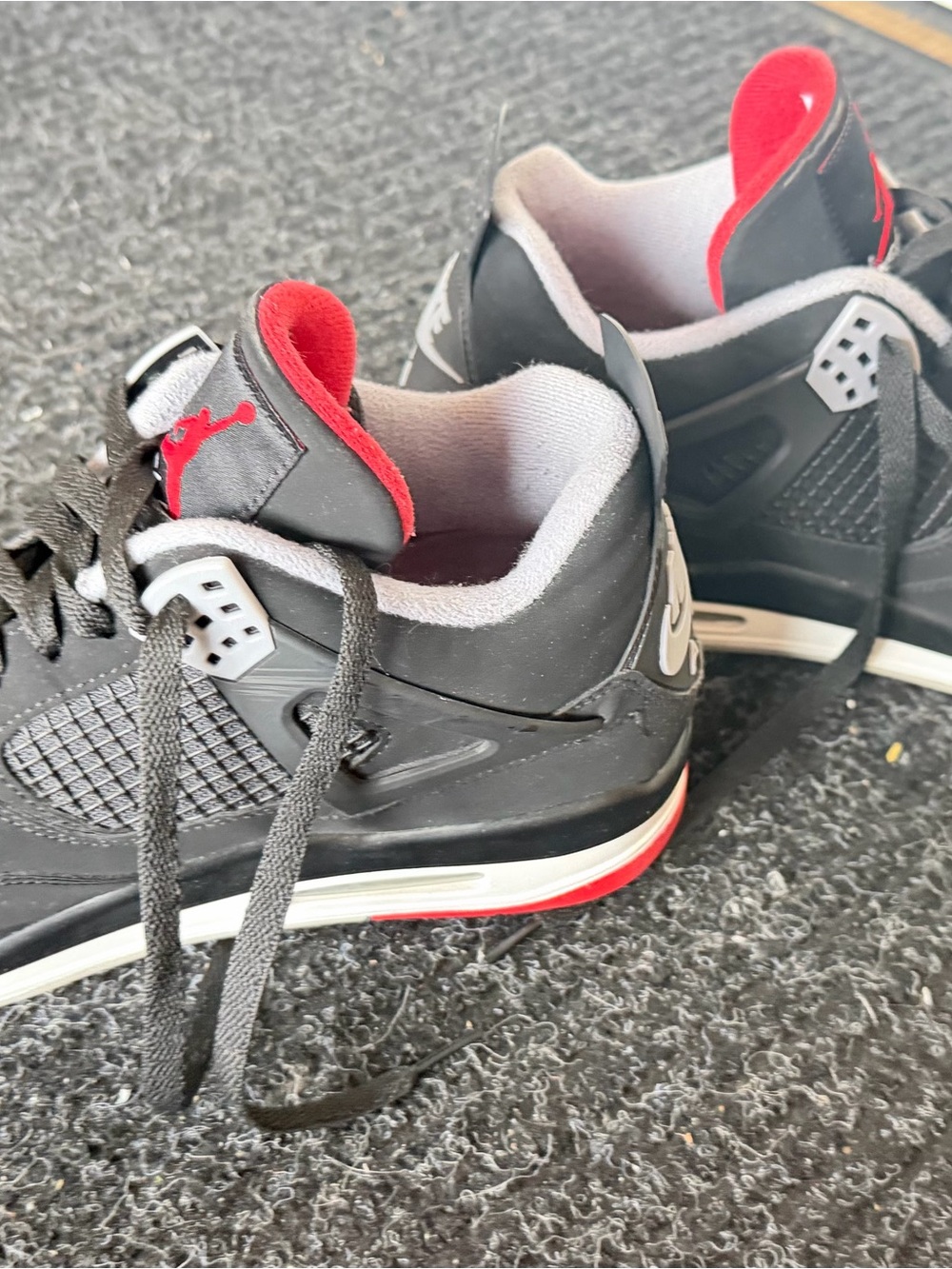 Jordan Men's Black and Red Retro Basketball Sneakers